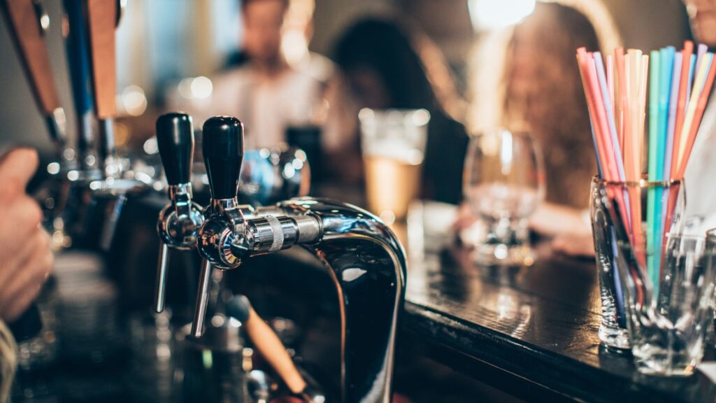dumbwaiter for bar, dumbwaiter for pubs