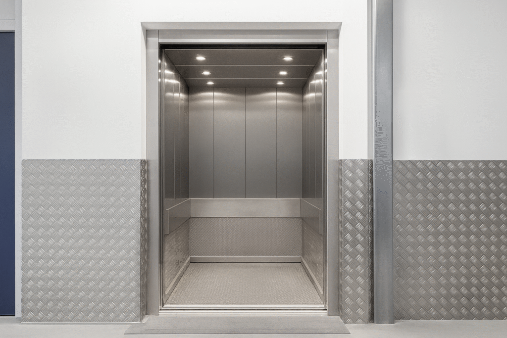 service lift, installing a goods or service lift