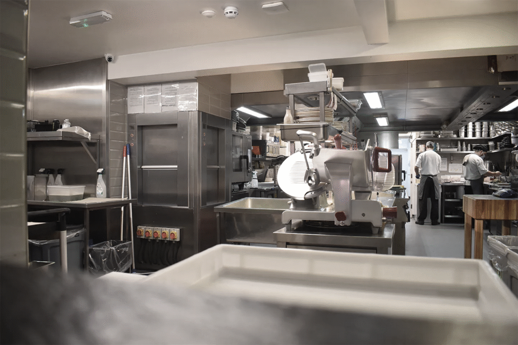 Commercial stainless-steel dumbwaiter, benefits of a dumbwaiter lift